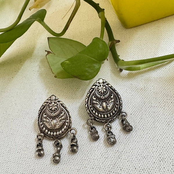 Drop Gungaru Earring