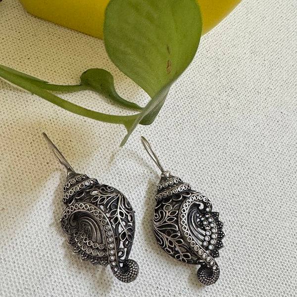 Carving Sankh Earring