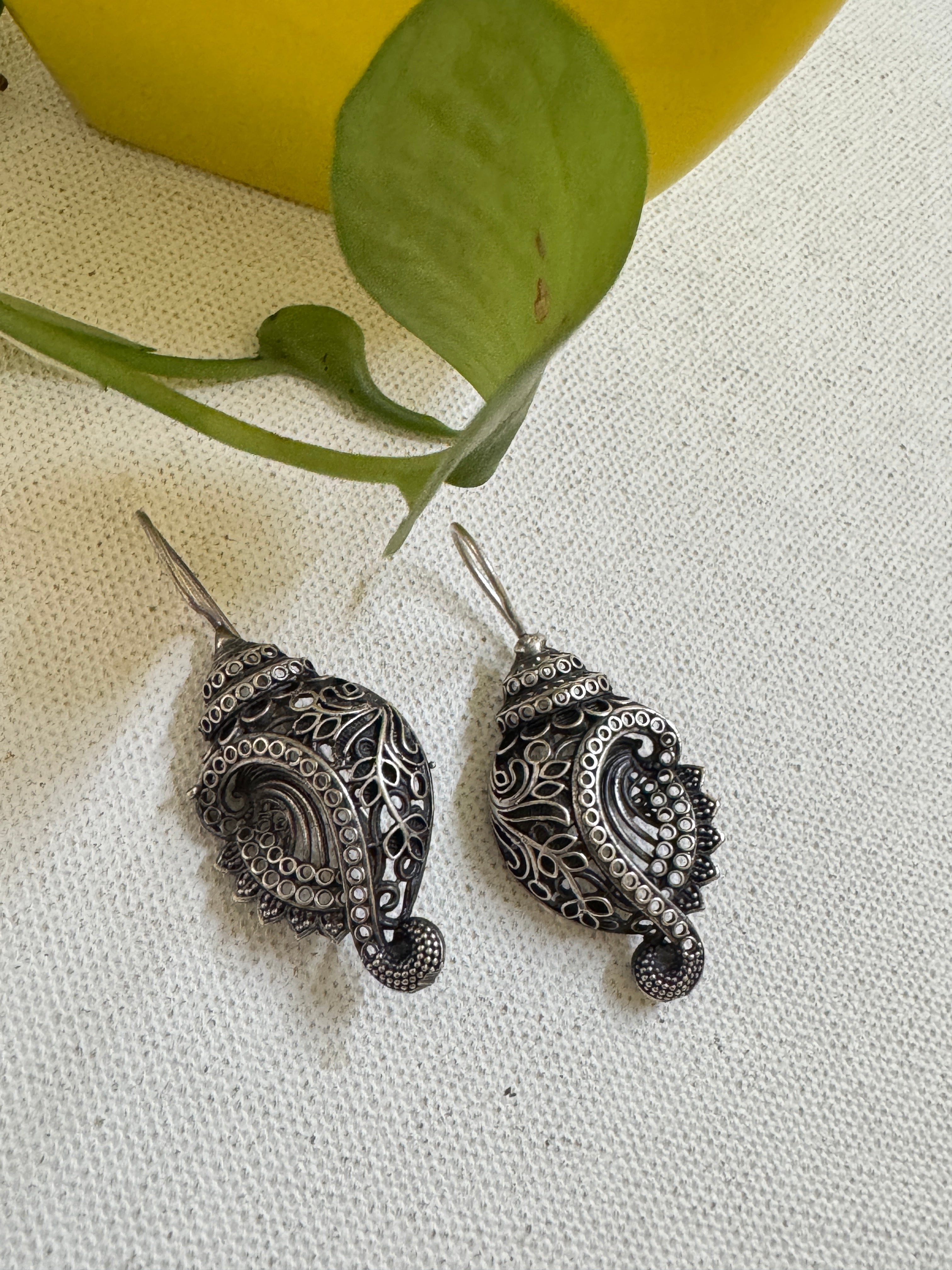 Carving Sankh Earring