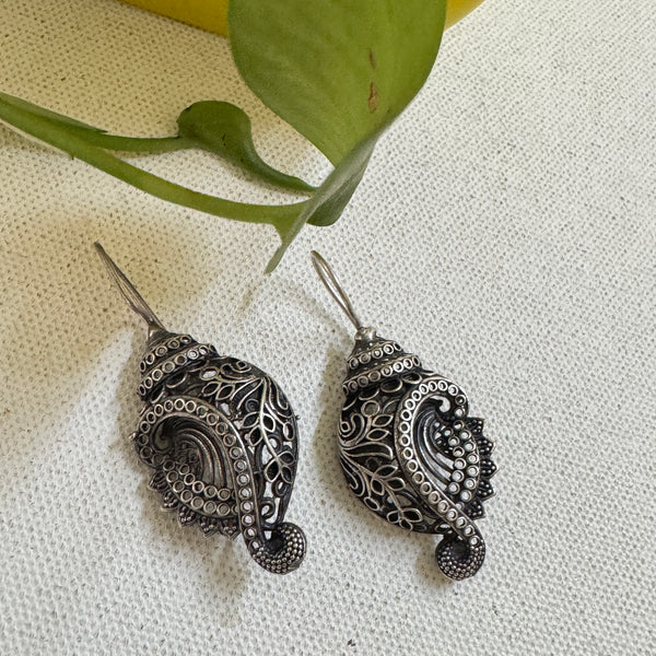 Carving Sankh Earring